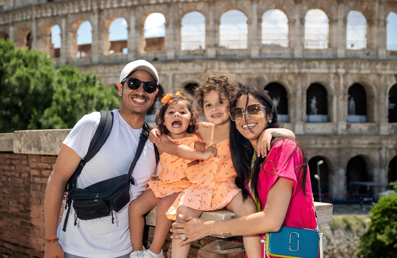 AdobeStock_536004262_Preview family on vacation in Rome